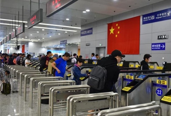 庆祝国庆中秋，，，，，，，喜迎十九大，，，，，，，888官网科技在行动