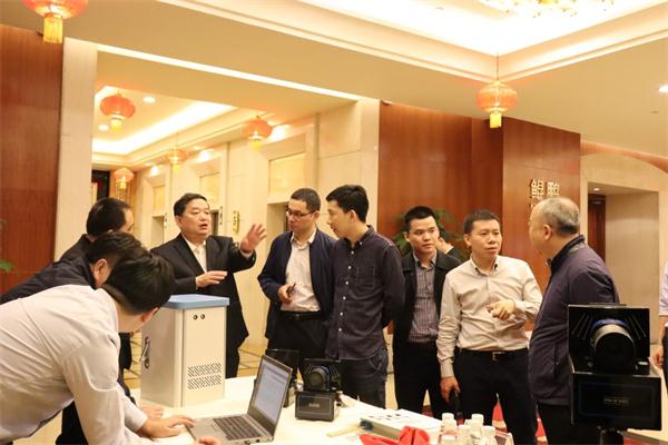 888官网Maxvision移动式多职能路路交通安全法律信息采集仪通过专家评审