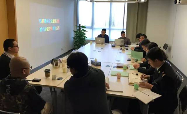 路一声问候，，，，，，，，送一份祝福！