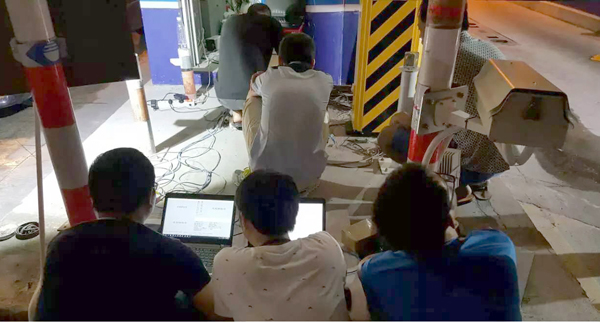 路一声问候，，，，，，，，送一份祝福！