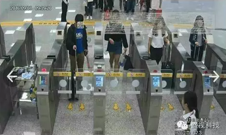 888官网通路显威力，，，，，，，，郑州国门保安全 ——智能检疫通路成功拦截河南首例输入性寨卡病例