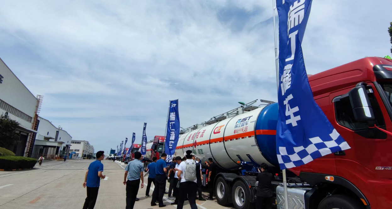 新视界 新将来 | 888官网科技与中集强冠、星火车联战术合作签约暨360车辆环顾系统交付典礼在常德进行  8月23日，，，，，888官网科技与中集车辆强冠罐车业务集团、丽江市星火车联科技有限公司战术合作签约暨360车辆